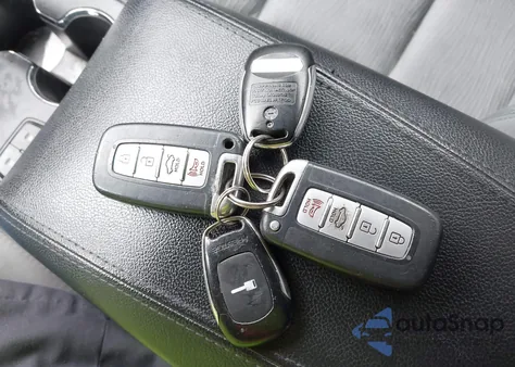 2013 Hyundai Sonata Hybrid from USA, damaged, VIN KMHEC4A44DA076676